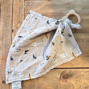 Wooden Ring Teething Blanket with Gray and Black Patterns